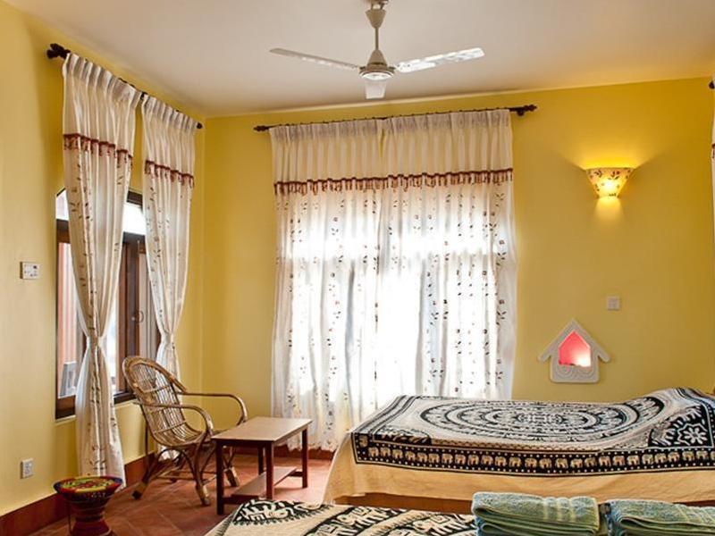 Hotel Sapana Village Lodge Chitwan Extérieur photo