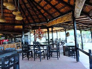 Hotel Sapana Village Lodge Chitwan Extérieur photo